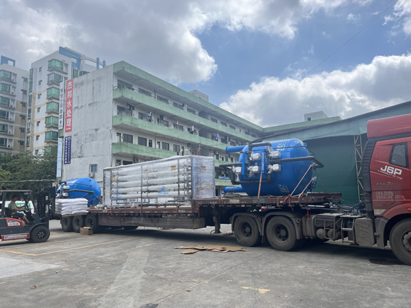 發(fā)貨現(xiàn)場(chǎng)丨杰邦水處理高效交付50噸純水設(shè)備